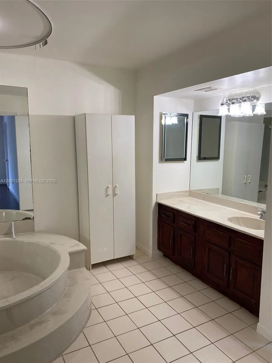 11561 SW 64 ST #B Miami, FL 33173