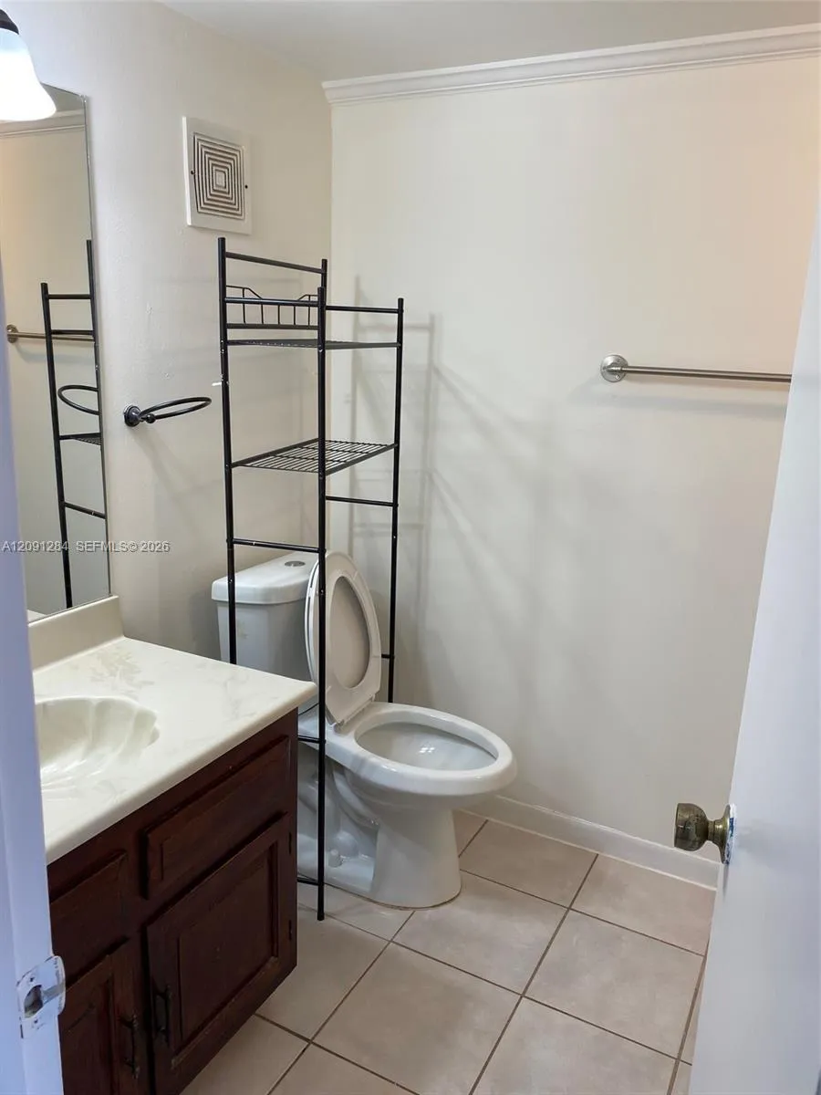 11561 SW 64 ST #B Miami, FL 33173