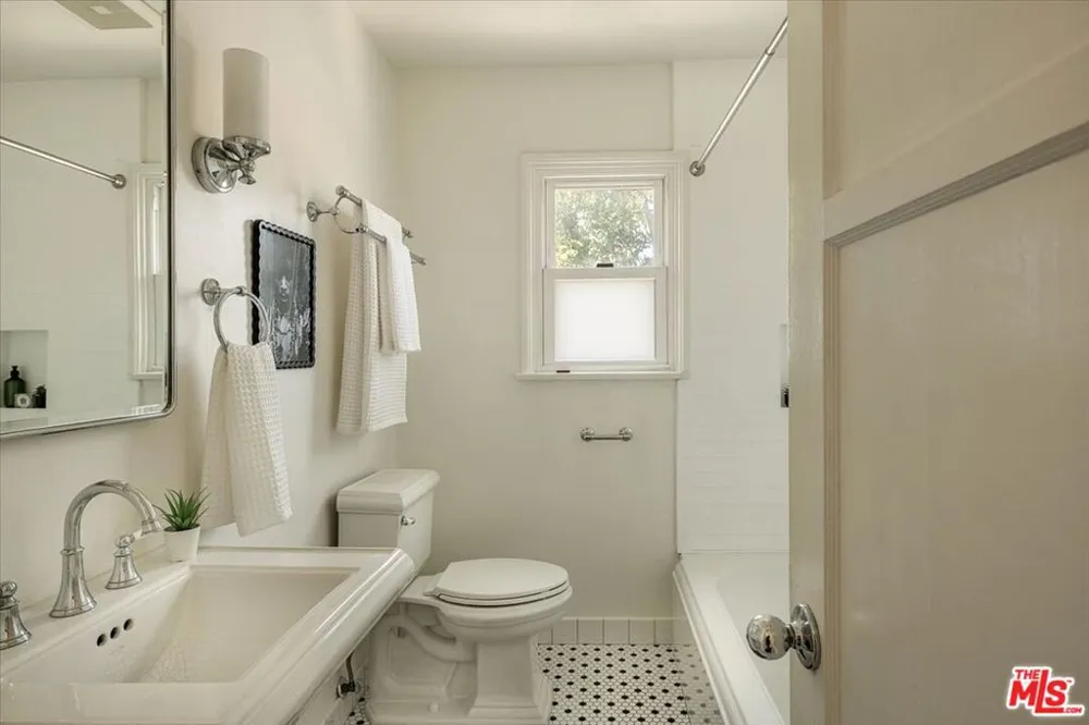 4113 Perlita Avenue #C Los Angeles, CA 90039