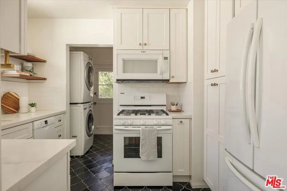 4113 Perlita Avenue #C Los Angeles, CA 90039