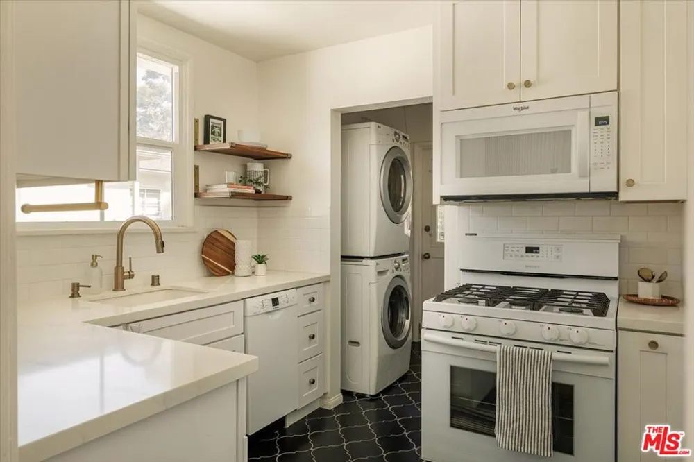 4113 Perlita Avenue #C Los Angeles, CA 90039