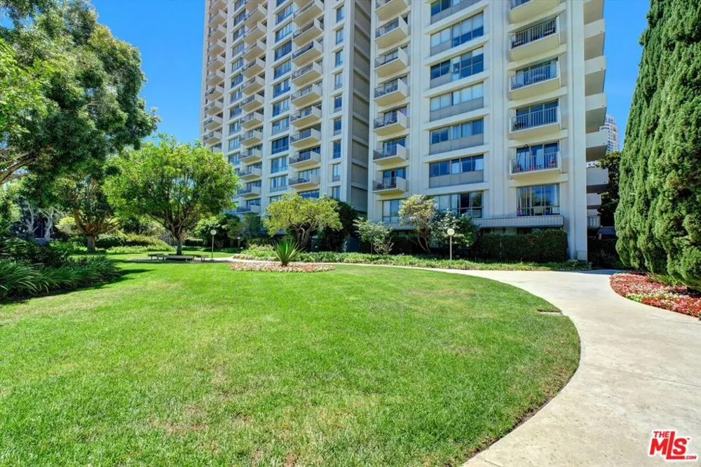 2160 Century Park East #103 Los Angeles, CA 90067