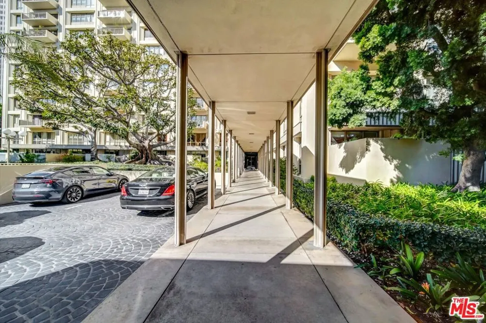 2160 Century Park East #103 Los Angeles, CA 90067