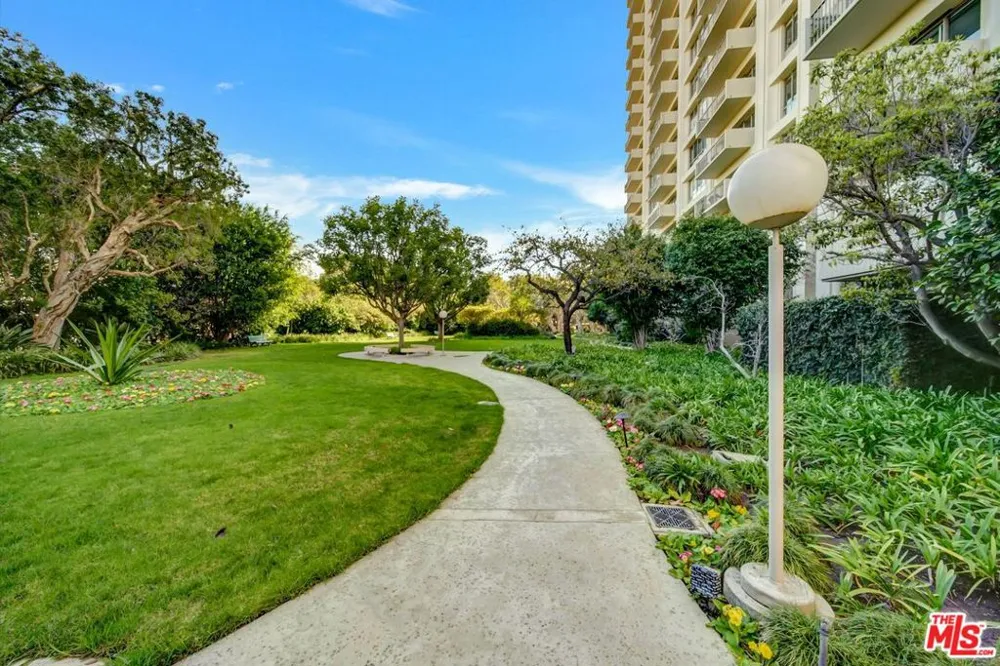 2160 Century Park East #103 Los Angeles, CA 90067