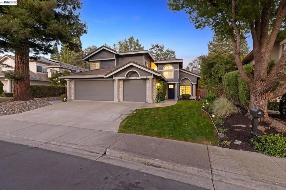 749 Sweet Water Dr Danville, CA 94506