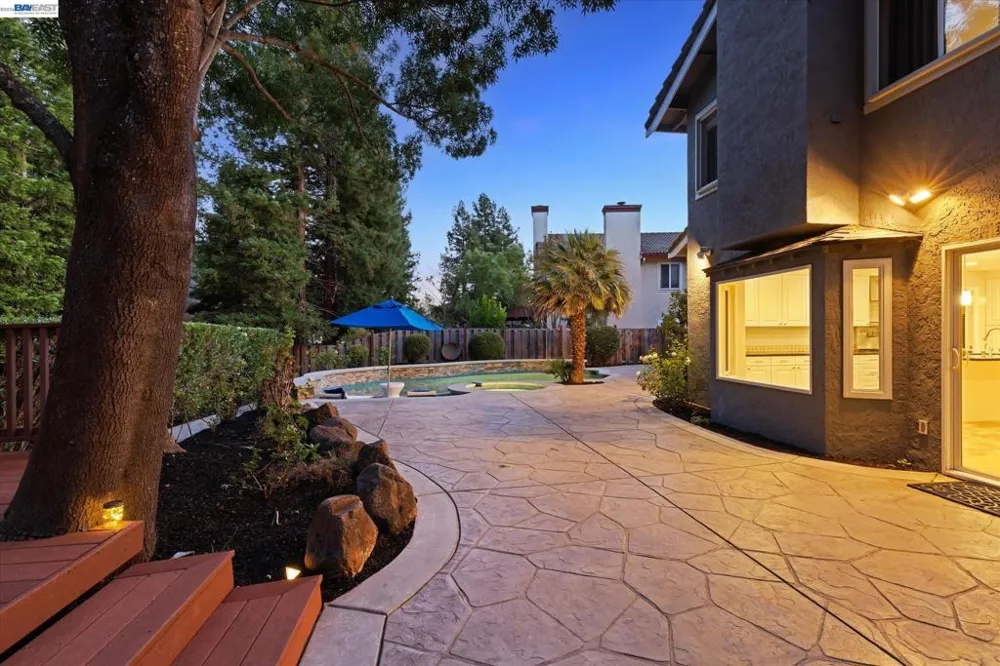749 Sweet Water Dr Danville, CA 94506