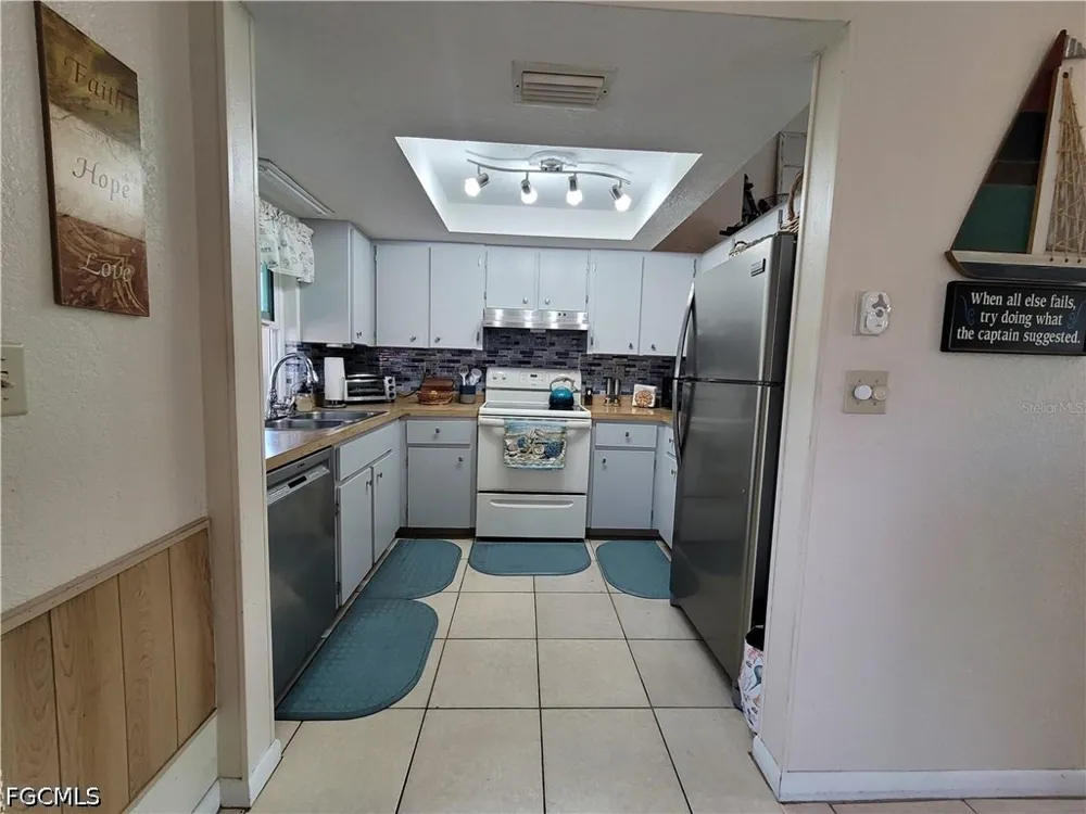 Van Nuys Circle Port Charlotte, FL 33948