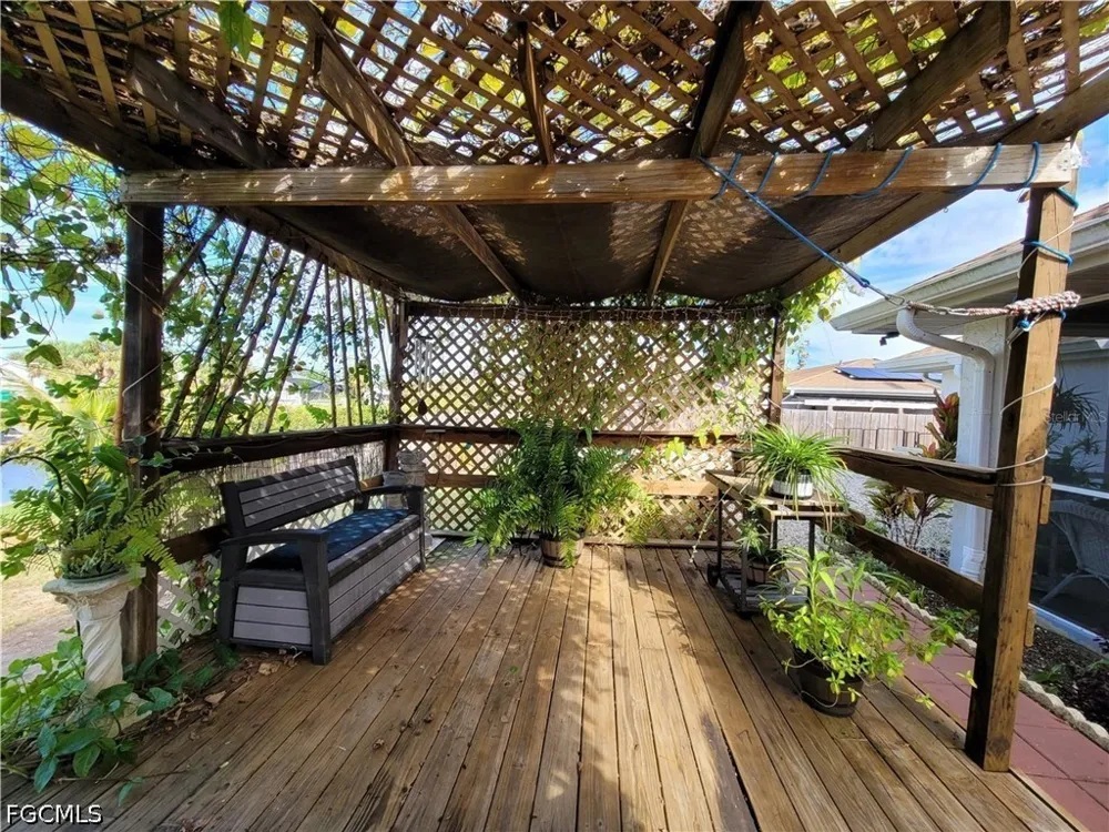 Van Nuys Circle Port Charlotte, FL 33948