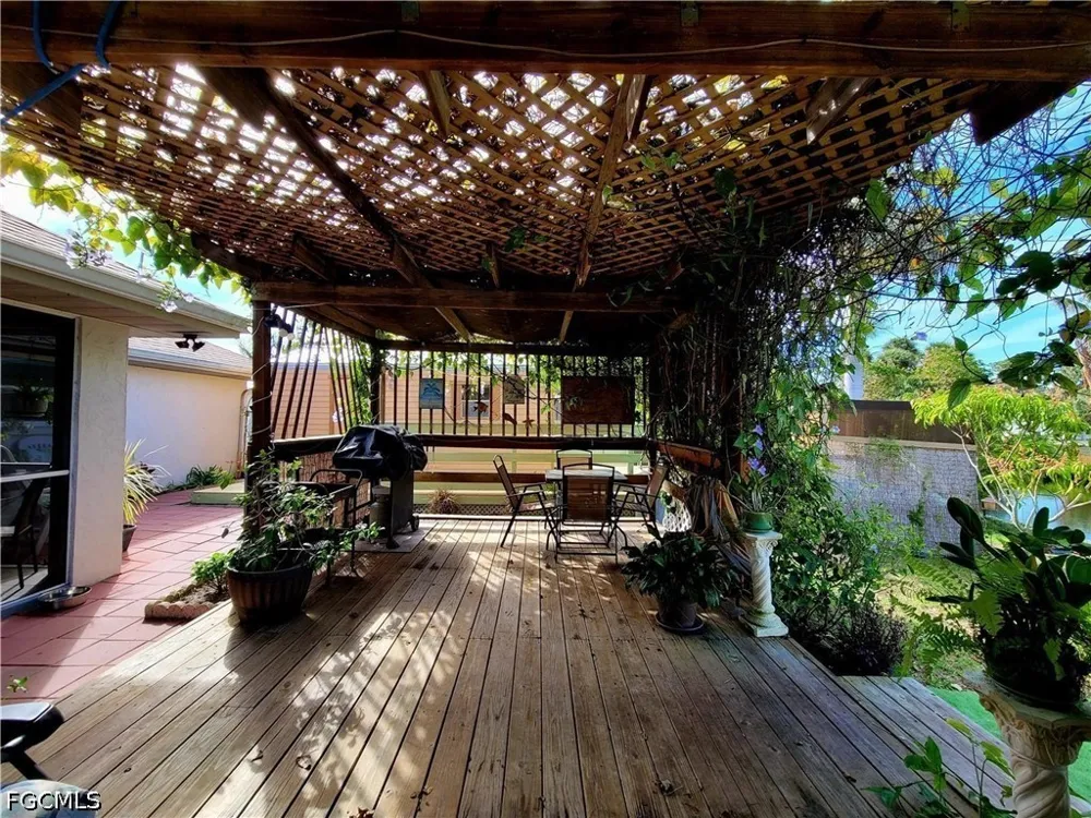Van Nuys Circle Port Charlotte, FL 33948
