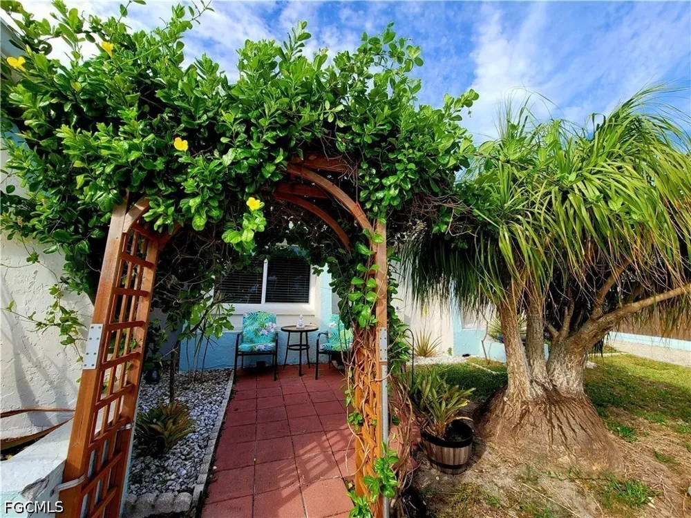 Van Nuys Circle Port Charlotte, FL 33948