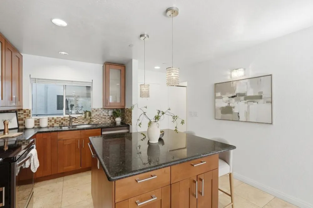 320 Peninsula Avenue #211 San Mateo, CA 94401
