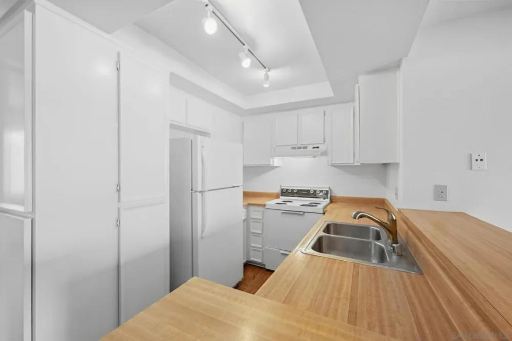 155 W Glaucus #C Encinitas, CA 92024