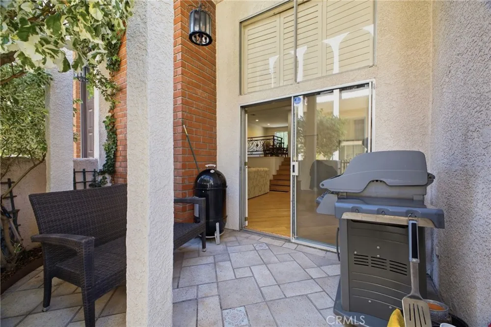 5477 Nestle Avenue #11 Tarzana, CA 91356