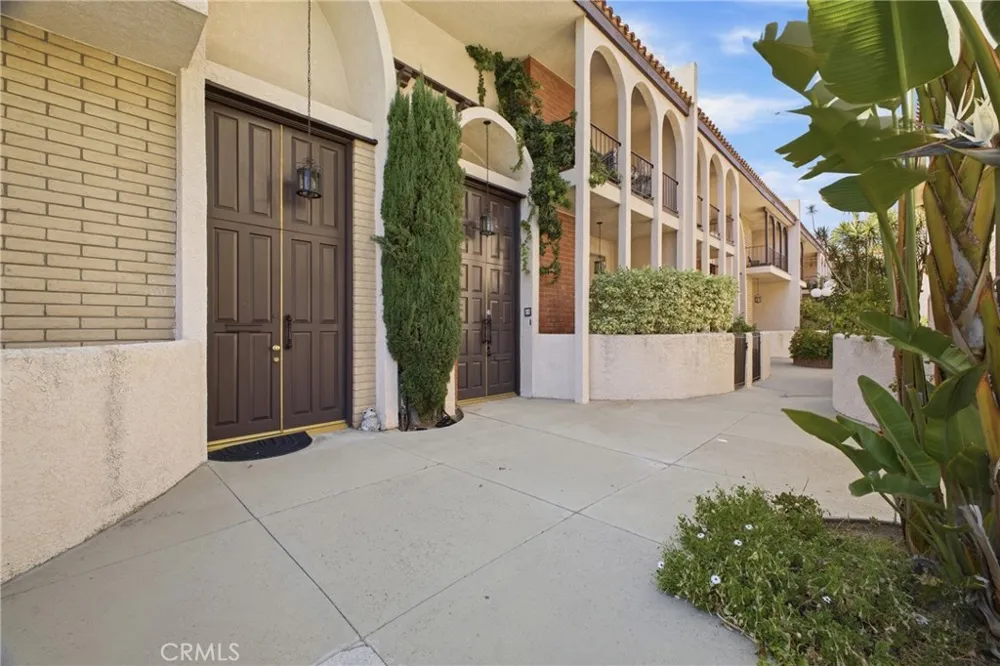 5477 Nestle Avenue #11 Tarzana, CA 91356