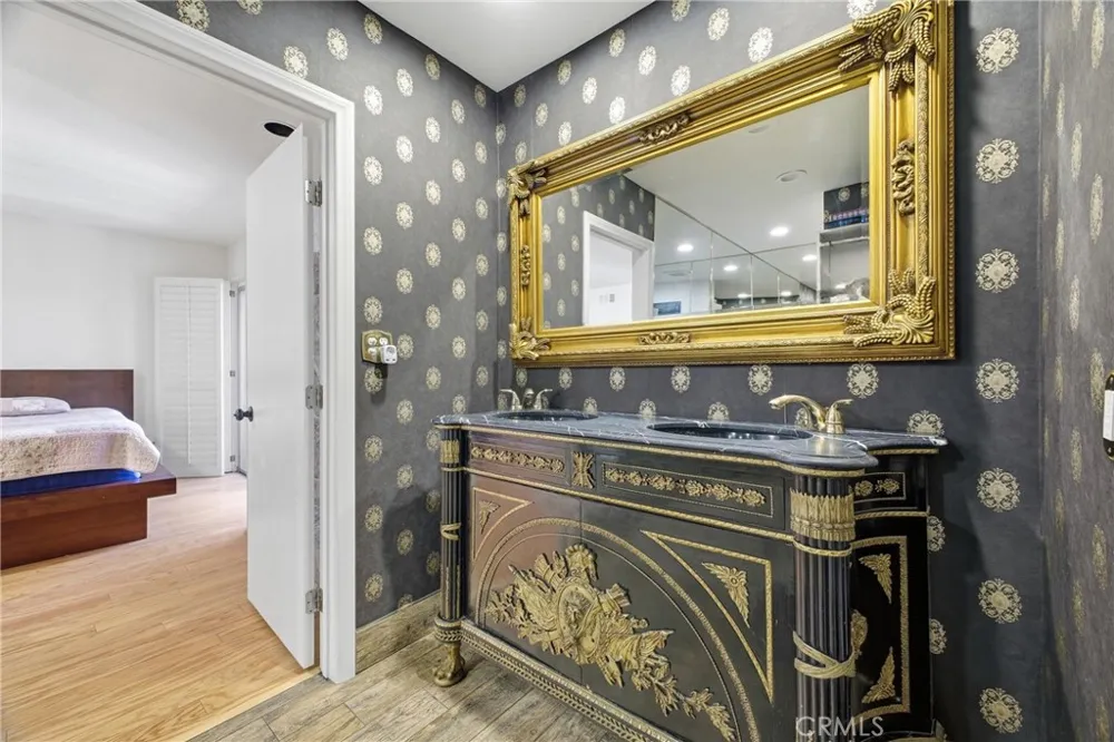 5477 Nestle Avenue #11 Tarzana, CA 91356