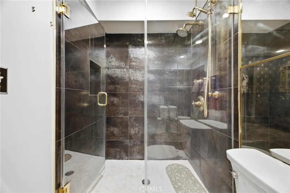 5477 Nestle Avenue #11 Tarzana, CA 91356