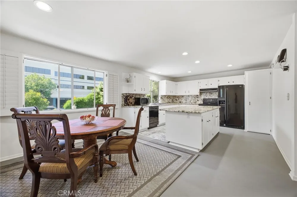 5477 Nestle Avenue #11 Tarzana, CA 91356