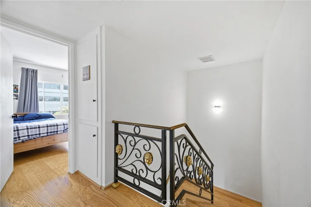 5477 Nestle Avenue #11 Tarzana, CA 91356