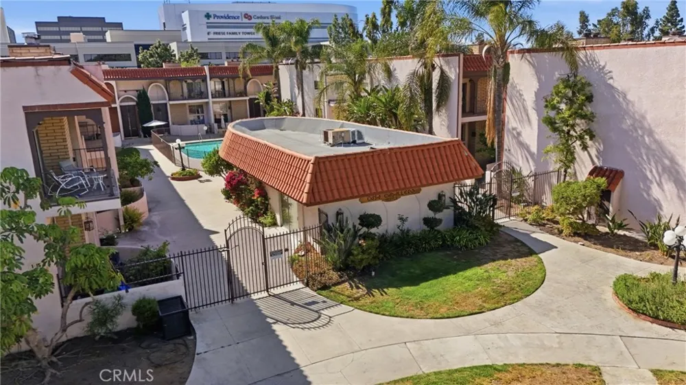 5477 Nestle Avenue #11 Tarzana, CA 91356