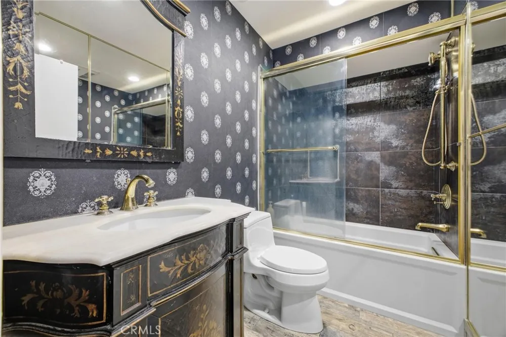 5477 Nestle Avenue #11 Tarzana, CA 91356