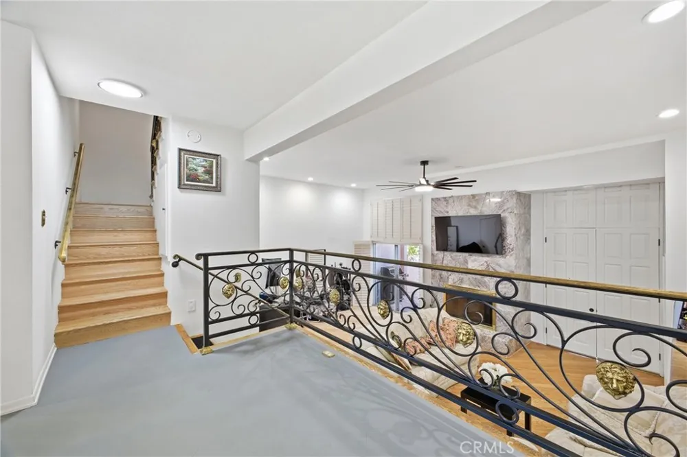 5477 Nestle Avenue #11 Tarzana, CA 91356