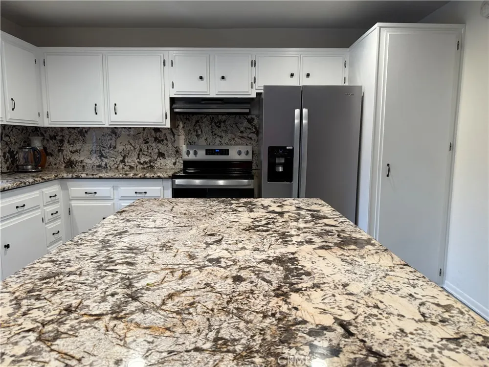 5477 Nestle Avenue #11 Tarzana, CA 91356