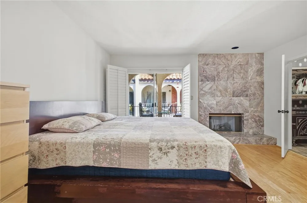 5477 Nestle Avenue #11 Tarzana, CA 91356