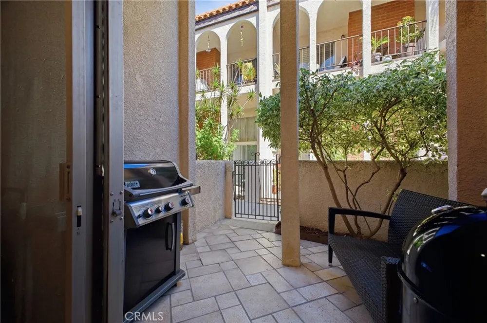 5477 Nestle Avenue #11 Tarzana, CA 91356
