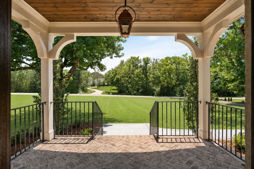 1214 Hunters Trail Dr Franklin, TN 37069