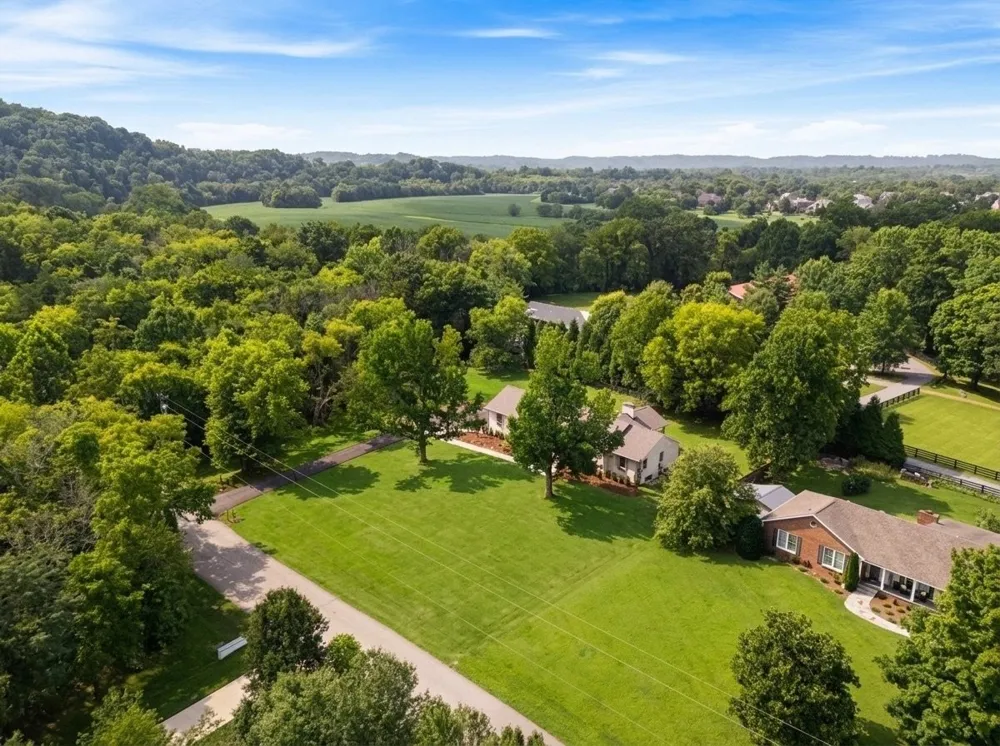 1214 Hunters Trail Dr Franklin, TN 37069