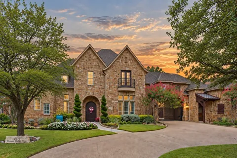 2613 Round Table Boulevard
