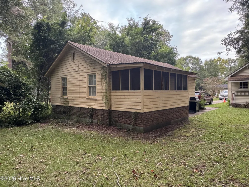 217 & 219 E Lewis Street Whiteville, NC 28472