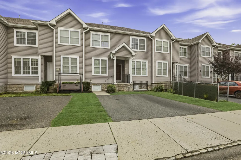 17 Stamford Hill Road Lakewood, NJ 08701