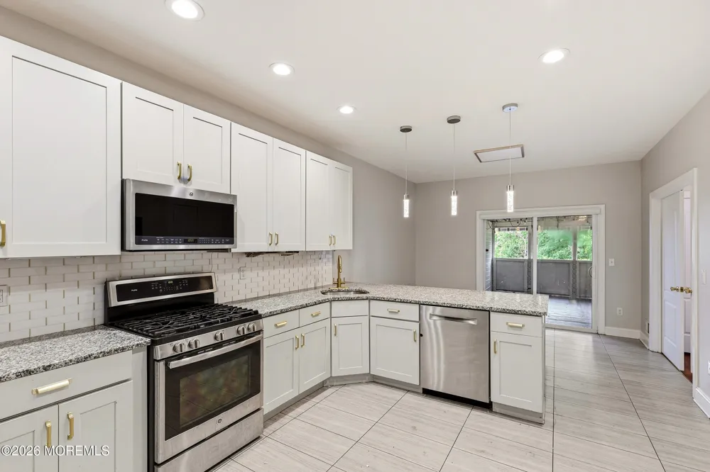 17 Stamford Hill Road Lakewood, NJ 08701