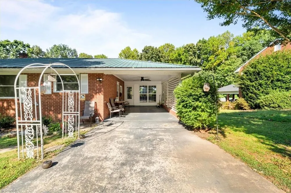 1539 shady Drive Asheboro, NC 27203