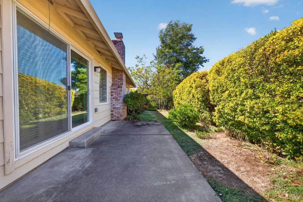 8940 Oakmont Drive Santa Rosa, CA 95409