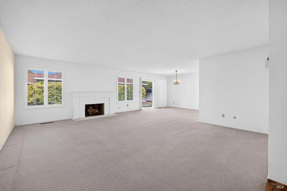 8940 Oakmont Drive Santa Rosa, CA 95409