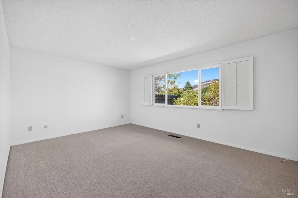 8940 Oakmont Drive Santa Rosa, CA 95409