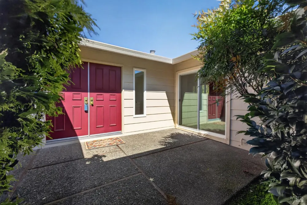 8940 Oakmont Drive Santa Rosa, CA 95409