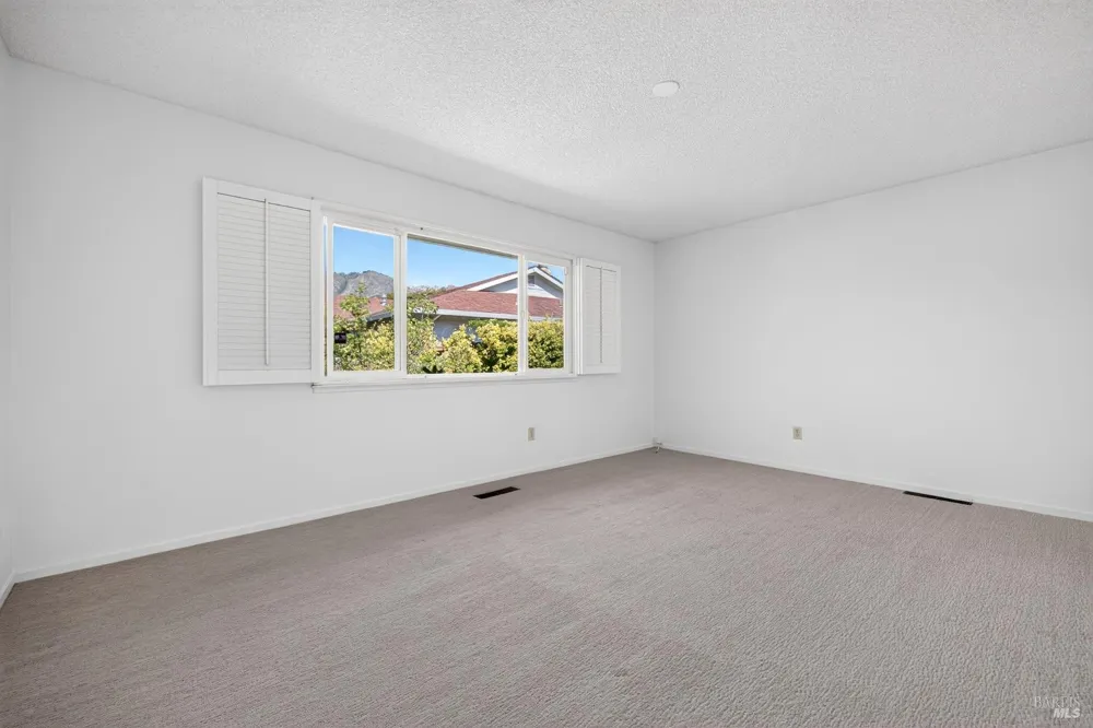 8940 Oakmont Drive Santa Rosa, CA 95409