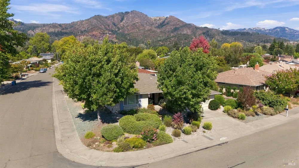 8940 Oakmont Drive Santa Rosa, CA 95409