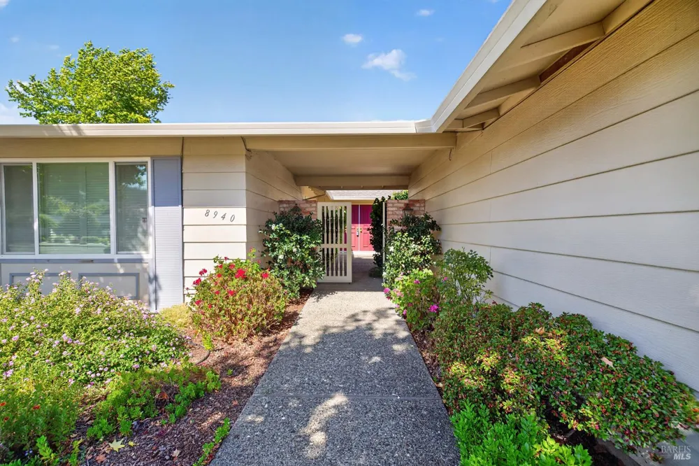 8940 Oakmont Drive Santa Rosa, CA 95409