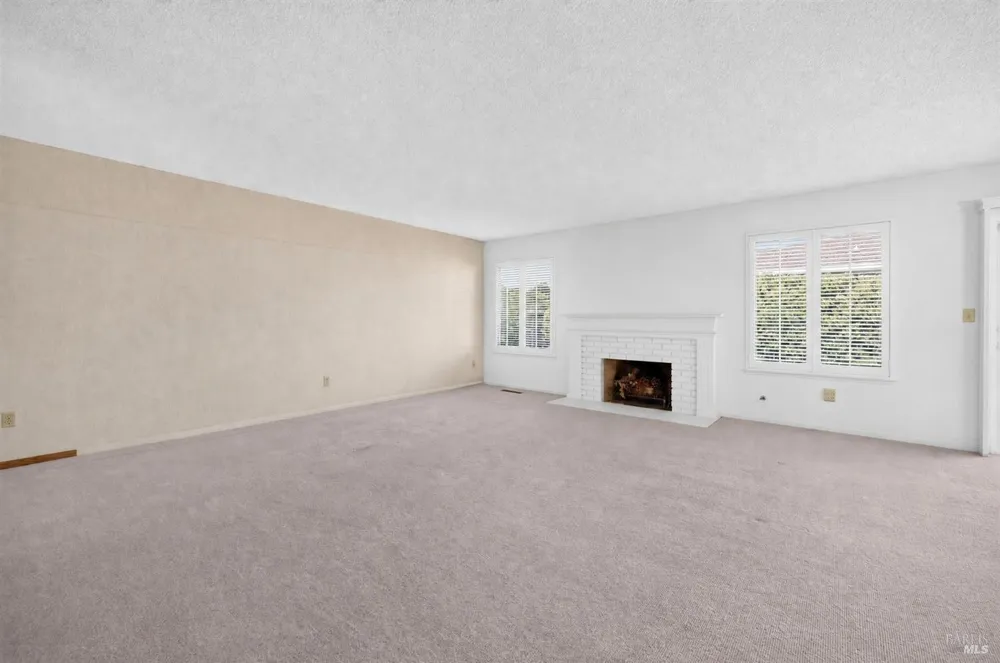 8940 Oakmont Drive Santa Rosa, CA 95409