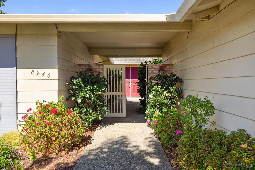 8940 Oakmont Drive Santa Rosa, CA 95409
