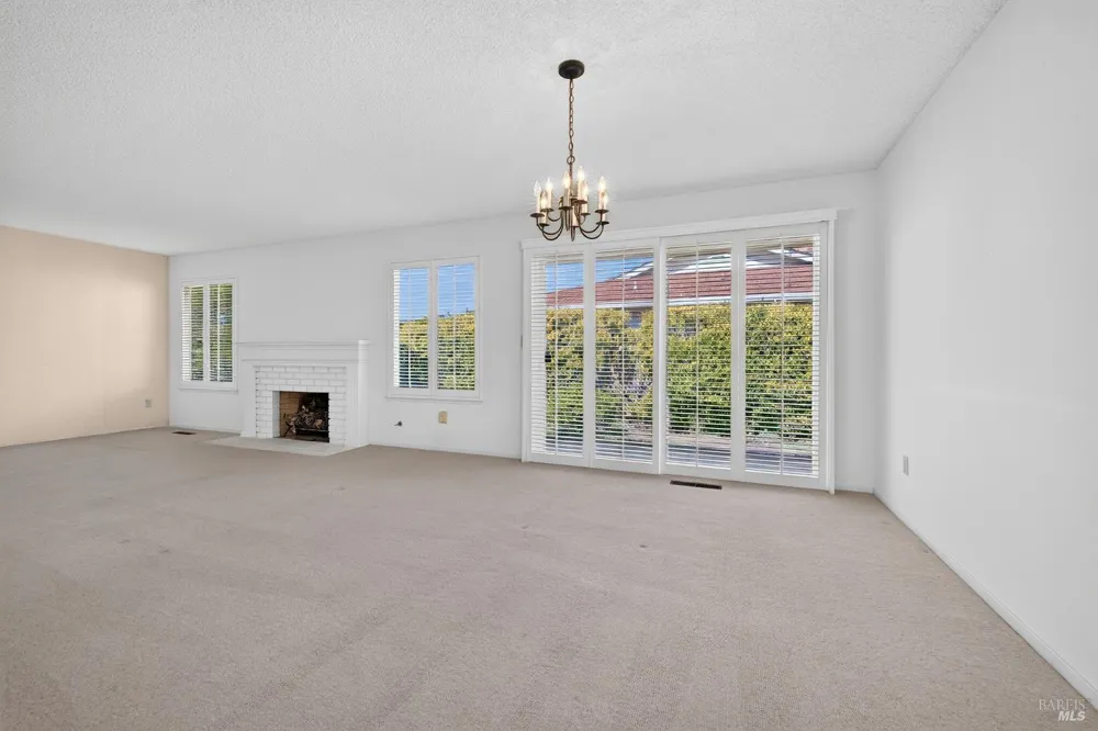 8940 Oakmont Drive Santa Rosa, CA 95409