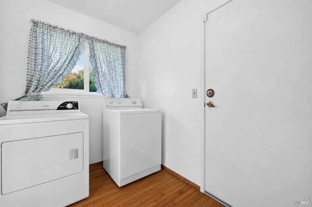 8940 Oakmont Drive Santa Rosa, CA 95409