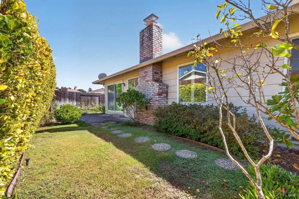8940 Oakmont Drive Santa Rosa, CA 95409