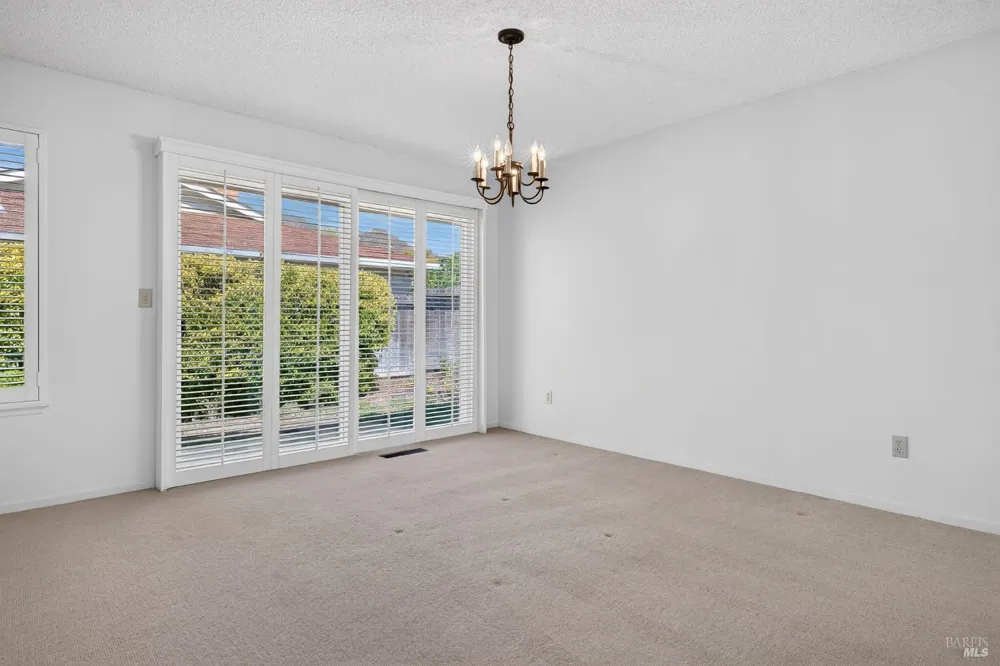 8940 Oakmont Drive Santa Rosa, CA 95409