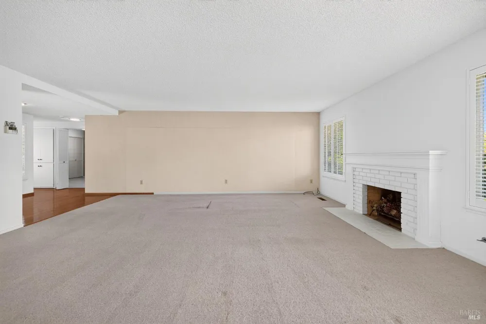 8940 Oakmont Drive Santa Rosa, CA 95409