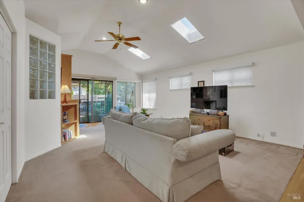 298 Markham Avenue Vacaville, CA 95688
